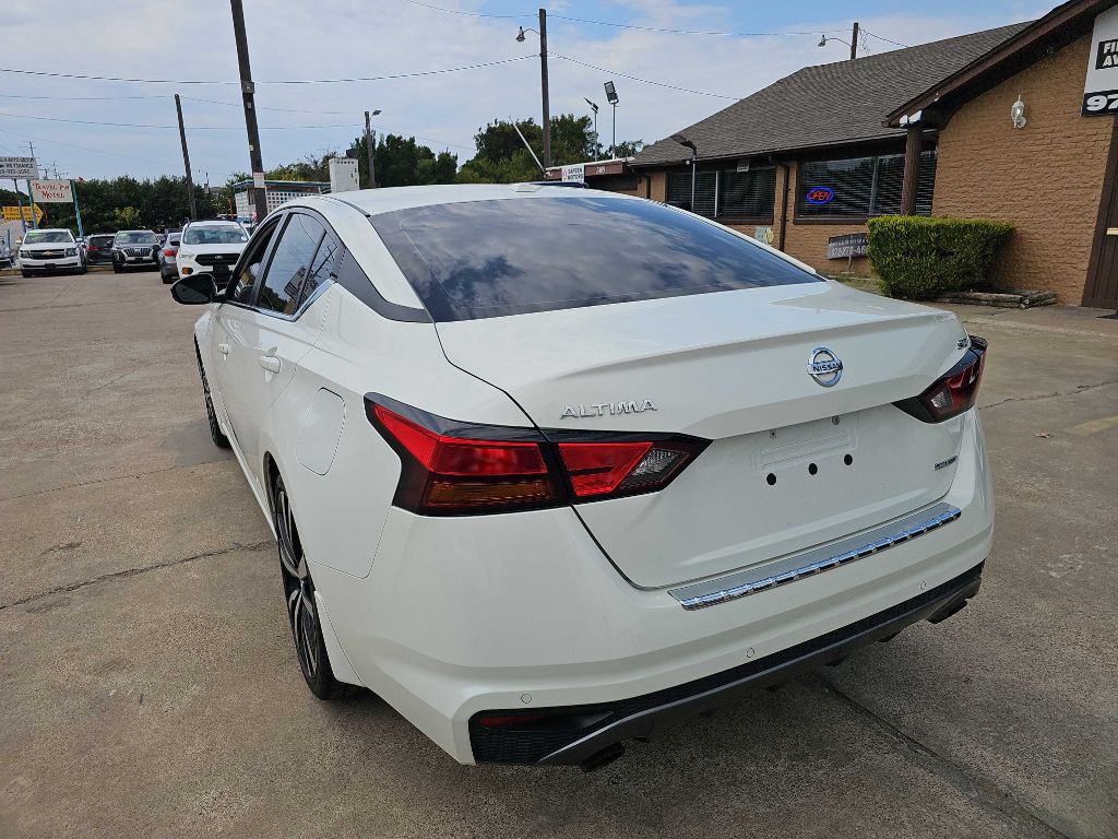 2022 Nissan Altima Image 2