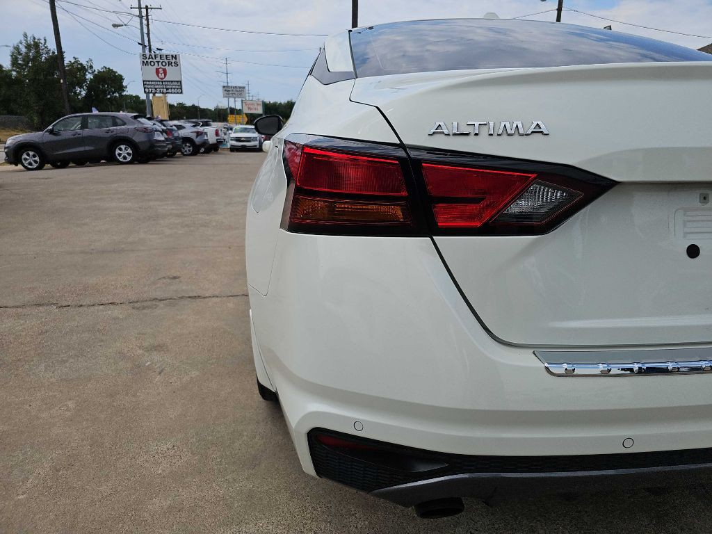 2022 Nissan Altima Image 10