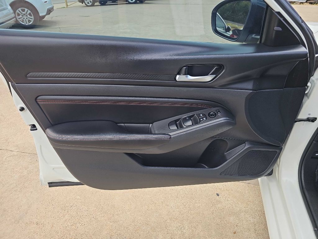 2022 Nissan Altima Image 12