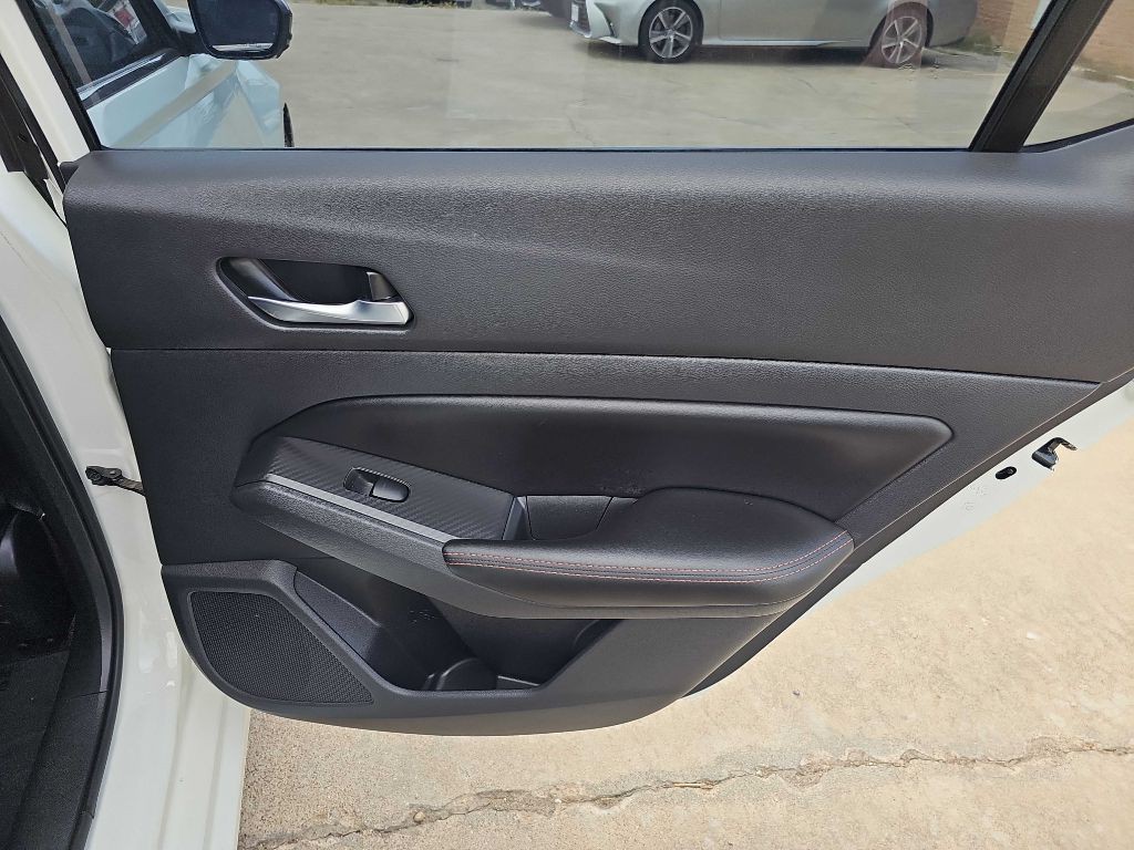 2022 Nissan Altima Image 17
