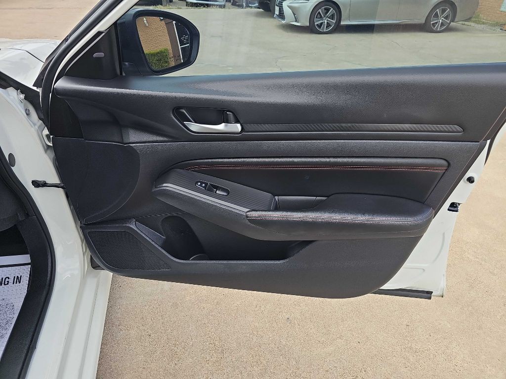 2022 Nissan Altima Image 19