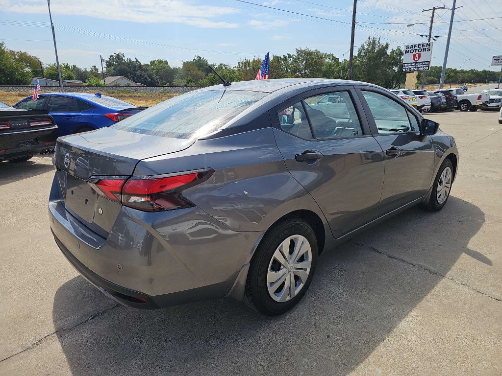 2025 Nissan Versa Image 2