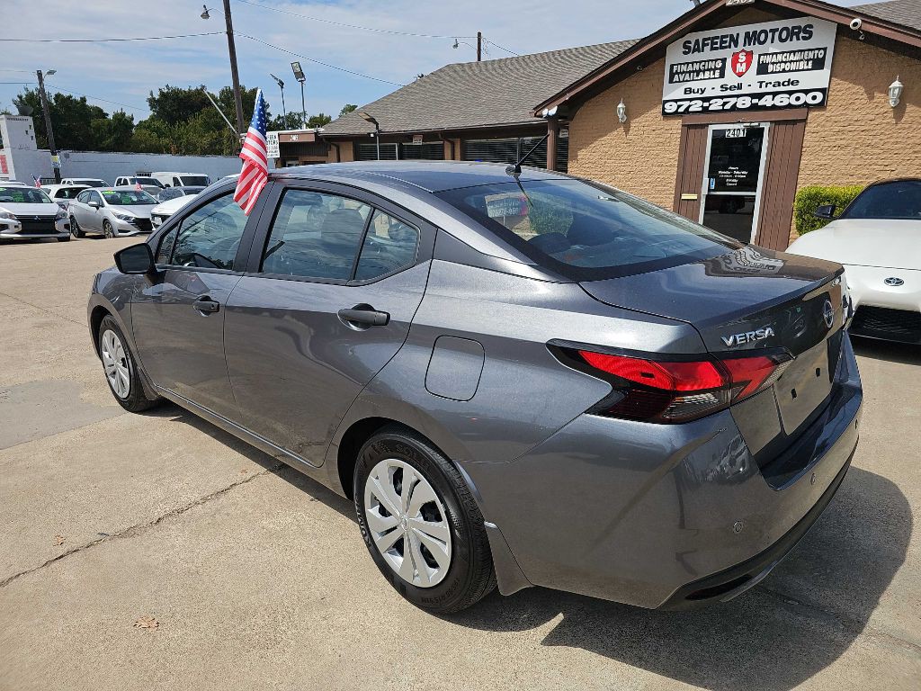 2025 Nissan Versa Image 3