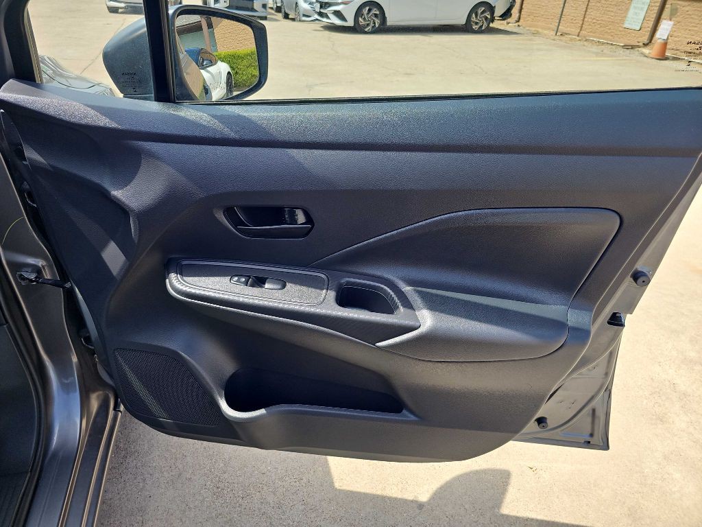 2025 Nissan Versa Image 18
