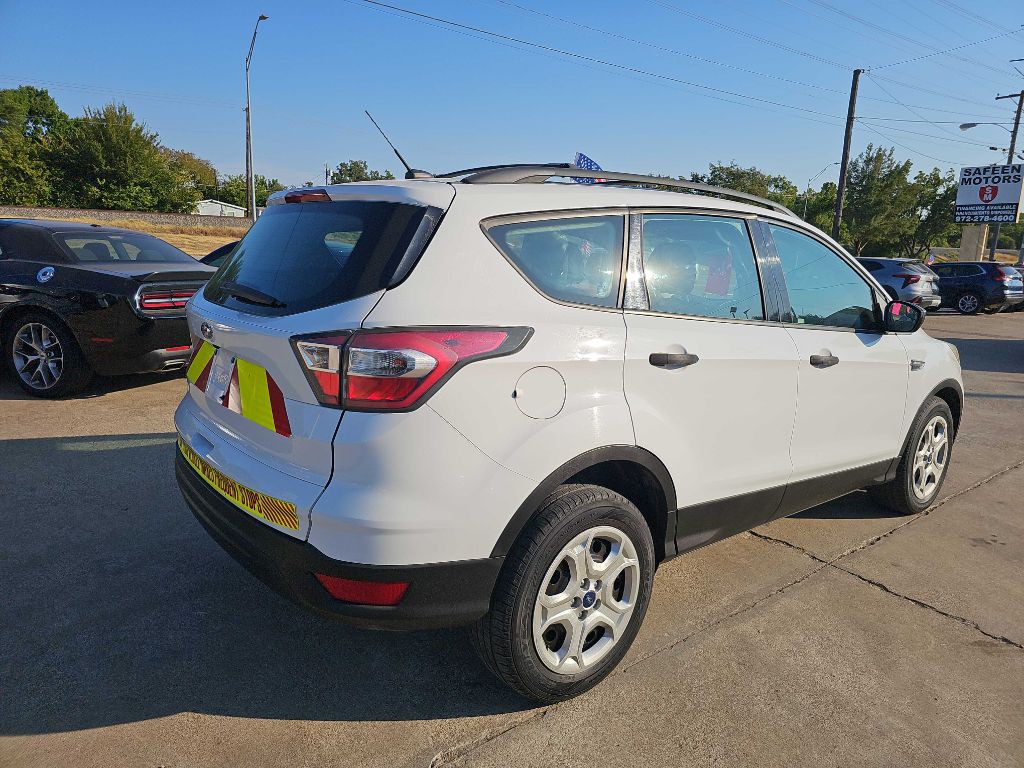 2017 Ford Escape Image 2