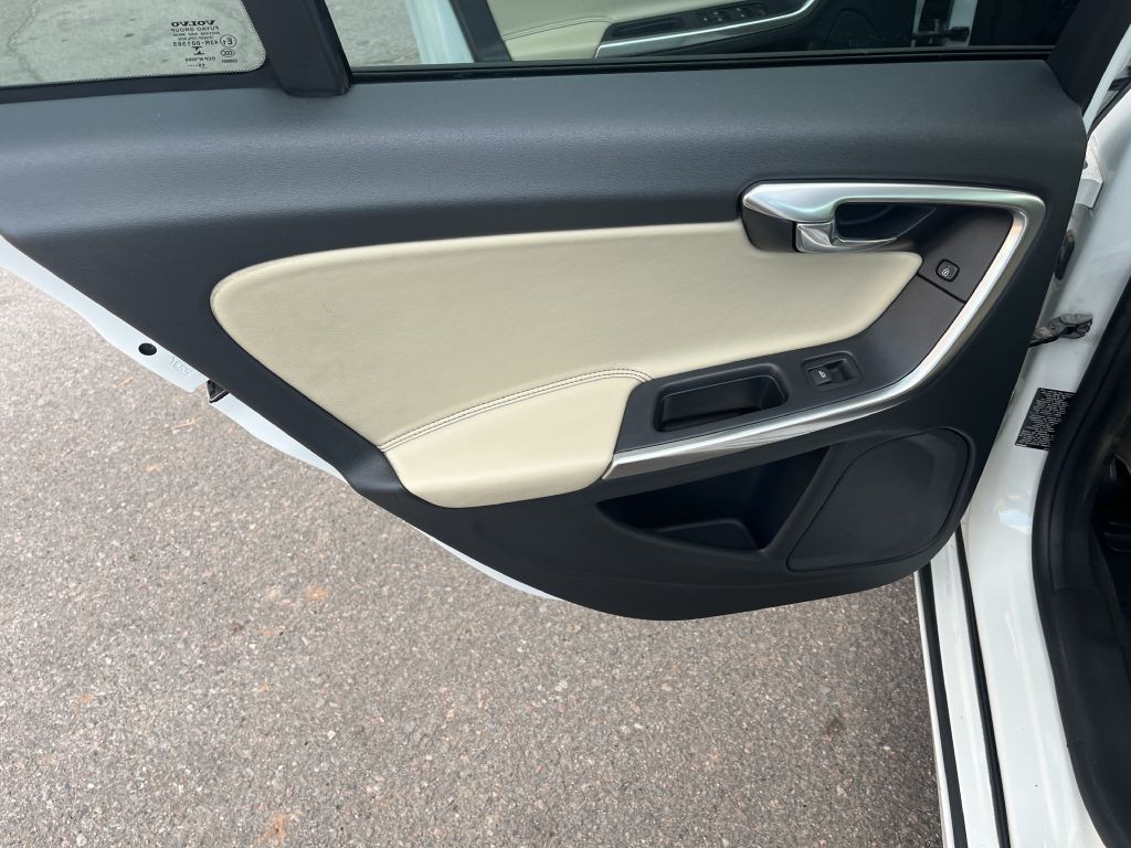 2017 Volvo S60 Image 14