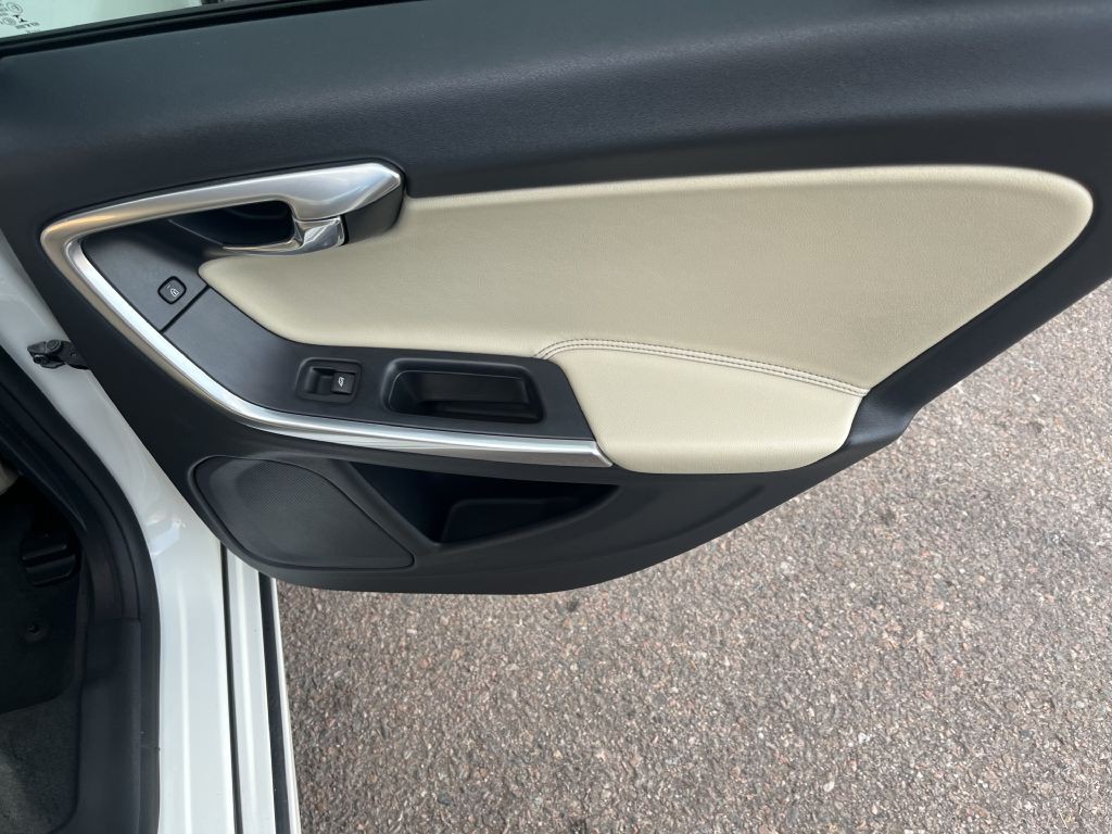 2017 Volvo S60 Image 17