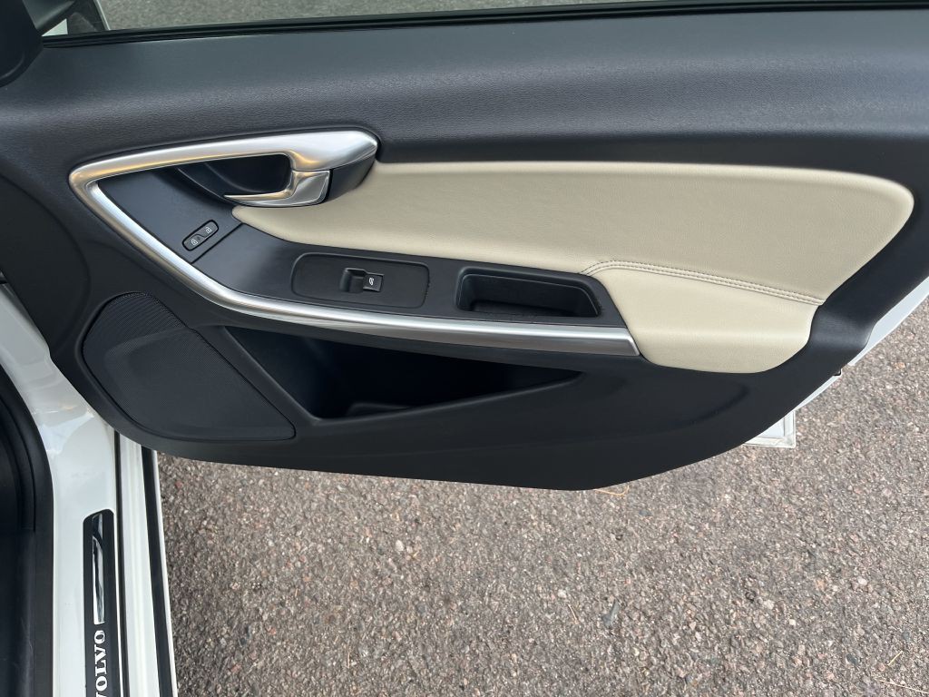 2017 Volvo S60 Image 19