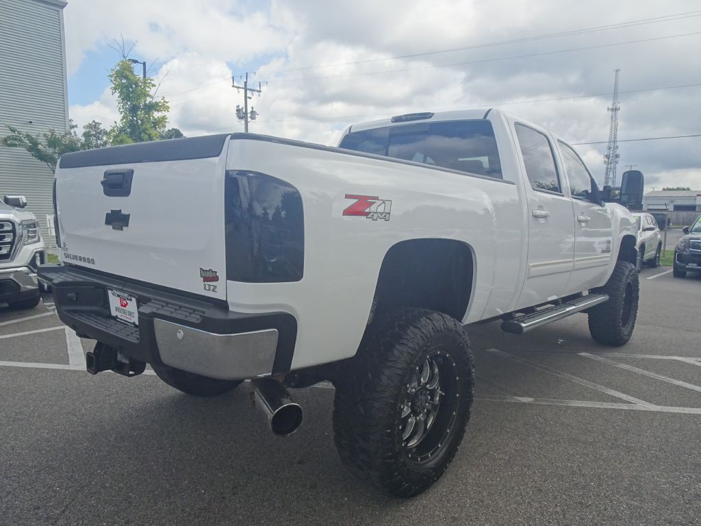 2011 Chevrolet Silverado 1500 Image 3