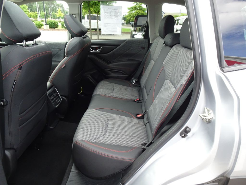 2019 Subaru Forester Image 12