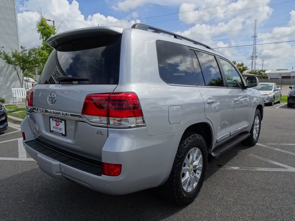 2017 Toyota Land Cruiser Image 3