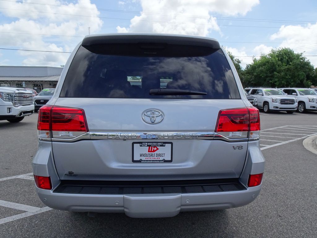 2017 Toyota Land Cruiser Image 4