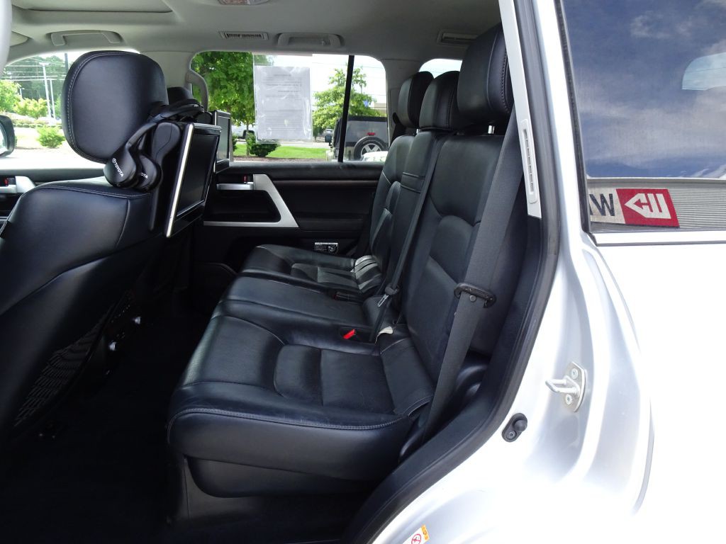 2017 Toyota Land Cruiser Image 14