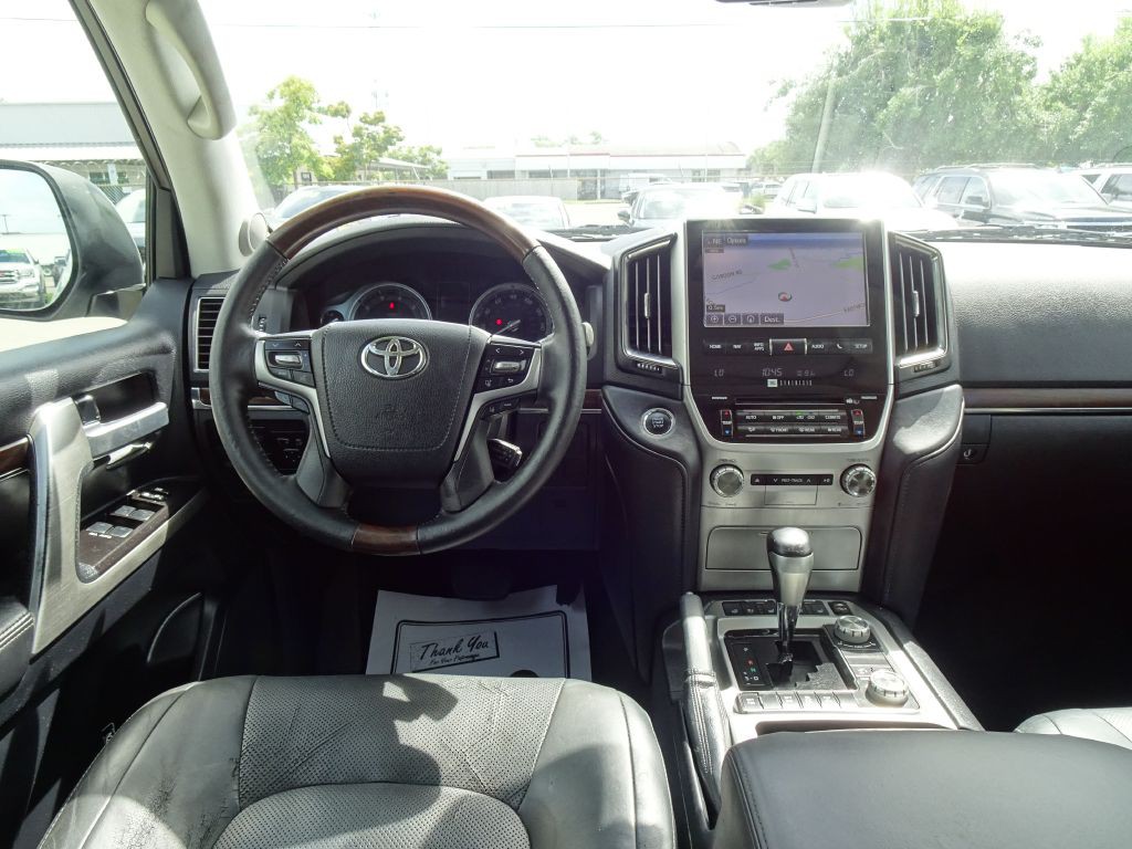 2017 Toyota Land Cruiser Image 20