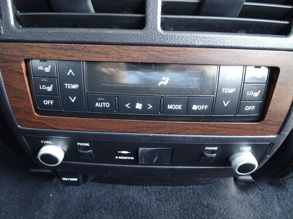 2017 Toyota Land Cruiser Image 23