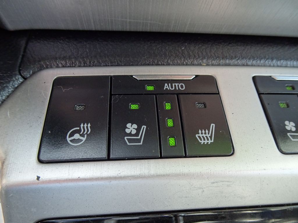 2017 Toyota Land Cruiser Image 26