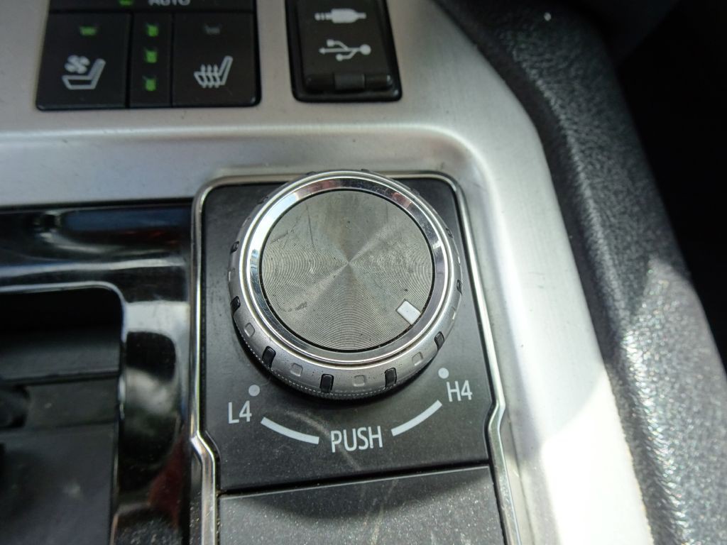2017 Toyota Land Cruiser Image 27