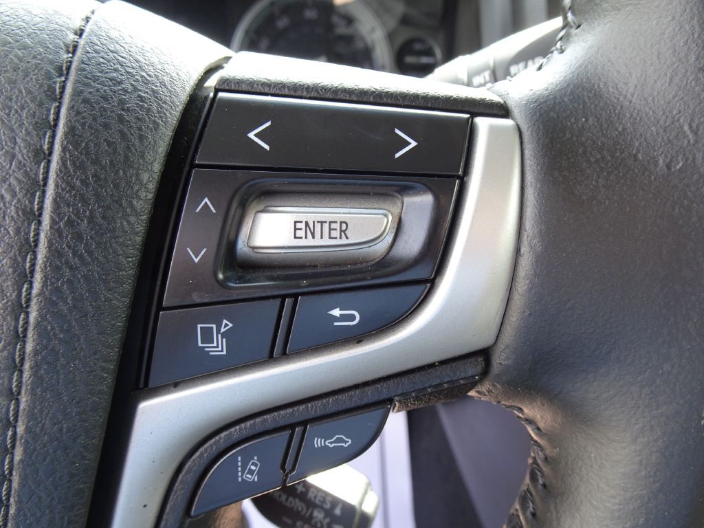 2017 Toyota Land Cruiser Image 29