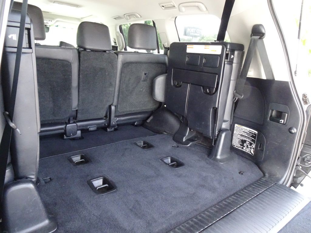 2017 Toyota Land Cruiser Image 32