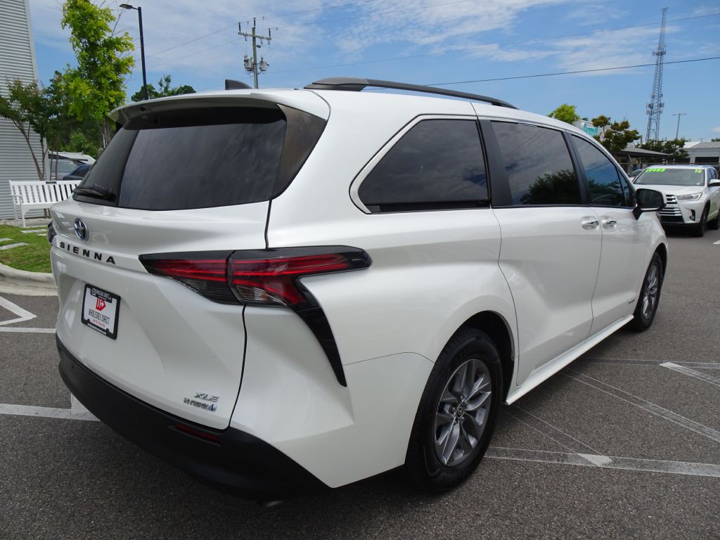 2021 Toyota Sienna Image 3