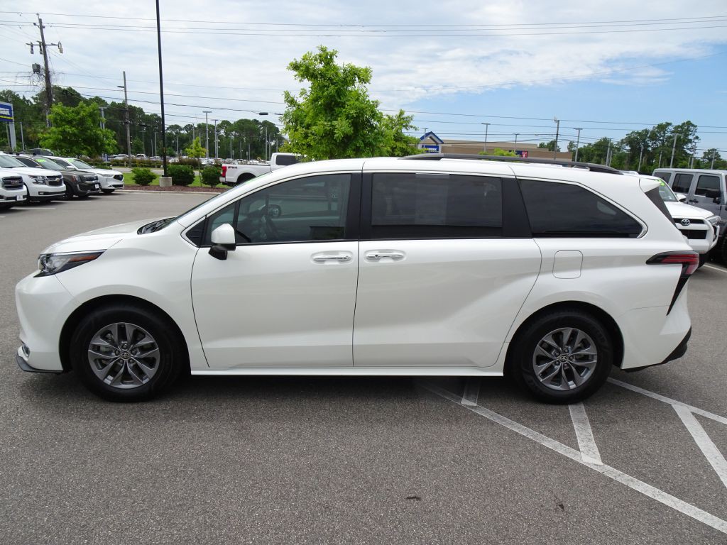 2021 Toyota Sienna Image 6