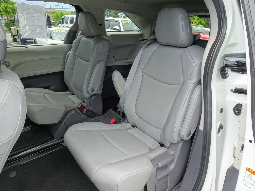 2021 Toyota Sienna Image 13