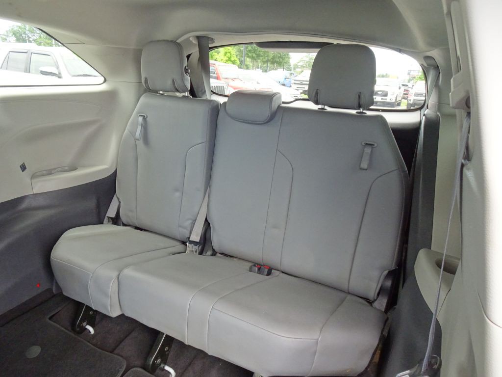 2021 Toyota Sienna Image 14