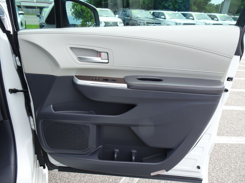 2021 Toyota Sienna Image 16