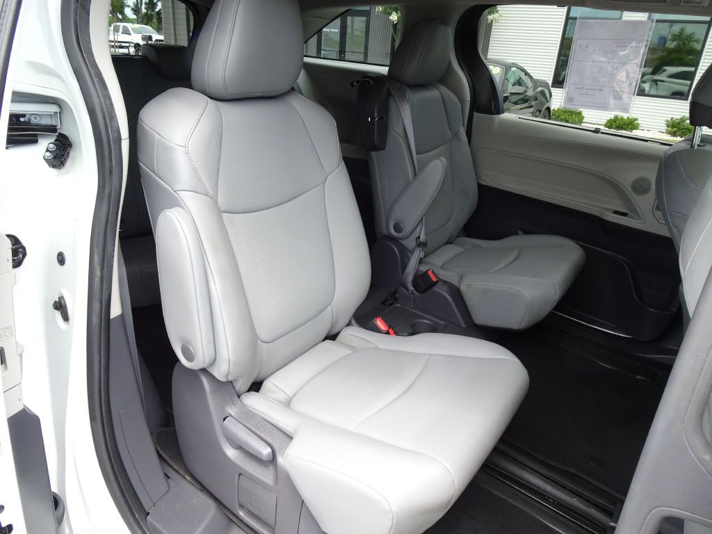 2021 Toyota Sienna Image 17