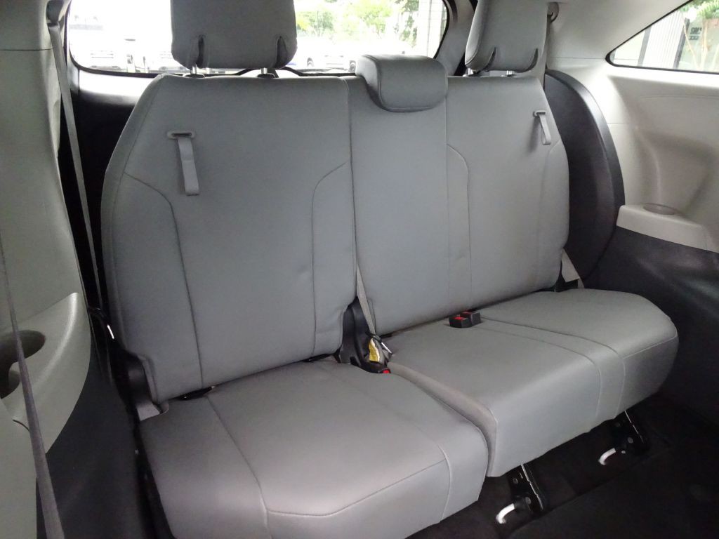 2021 Toyota Sienna Image 18