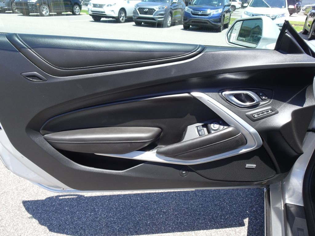 2017 Chevrolet Camaro Image 11