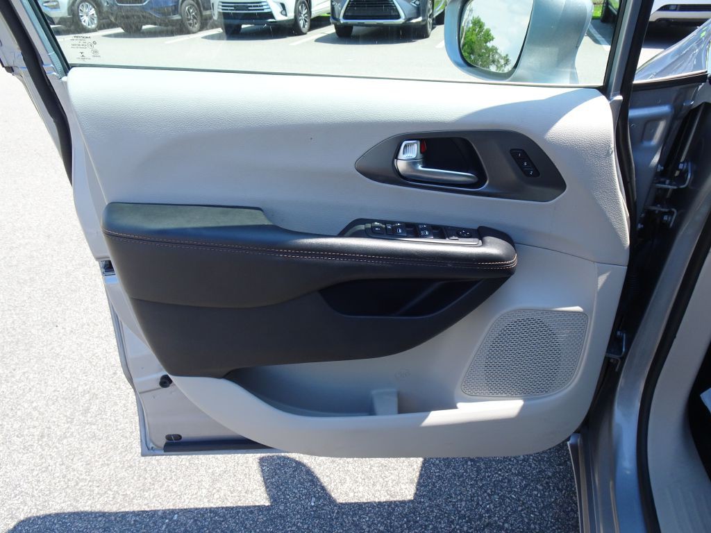 2020 Chrysler Pacifica Image 11
