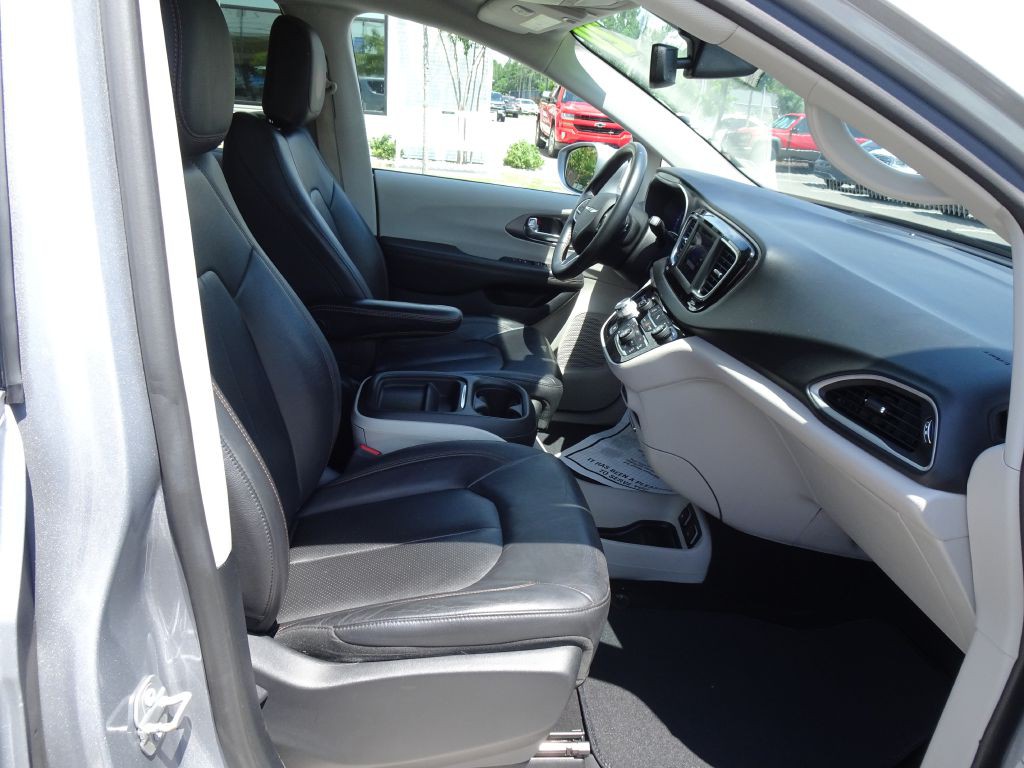 2020 Chrysler Pacifica Image 16