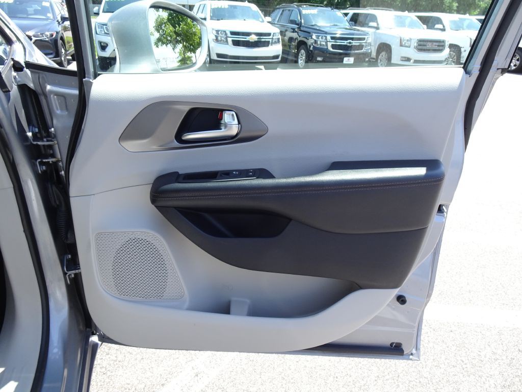 2020 Chrysler Pacifica Image 17