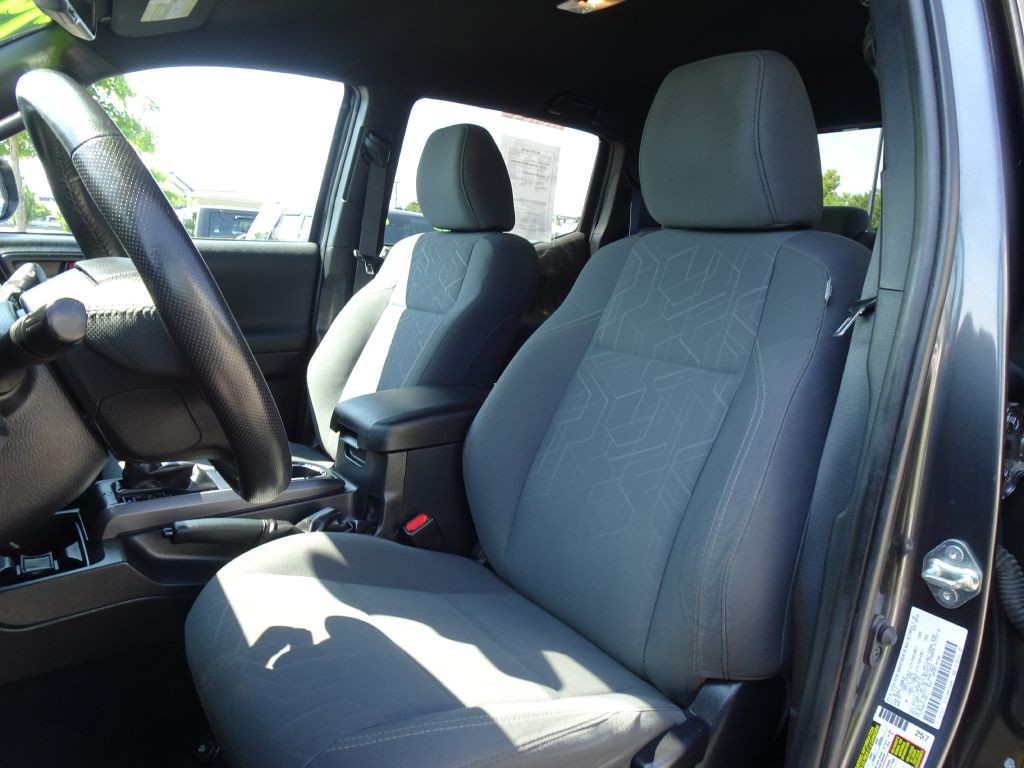 2019 Toyota Tacoma Image 10