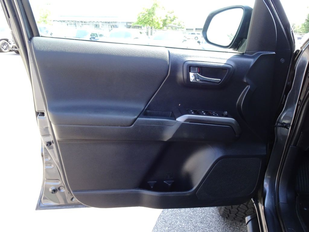 2019 Toyota Tacoma Image 11