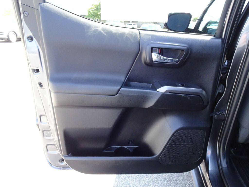 2019 Toyota Tacoma Image 14