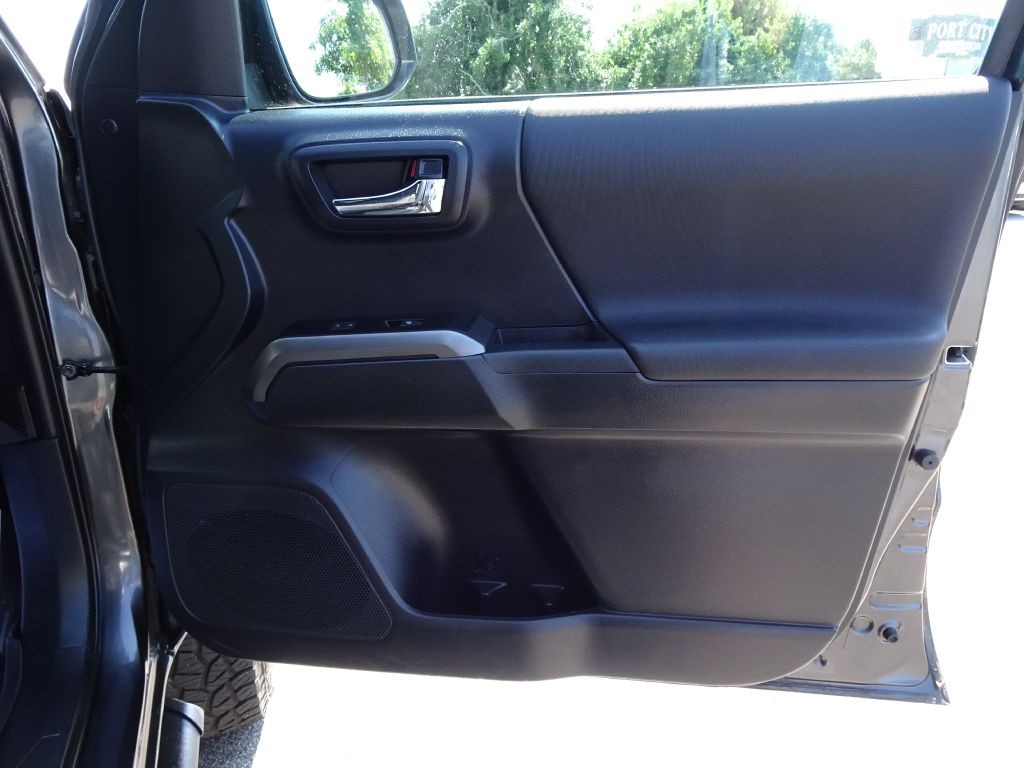 2019 Toyota Tacoma Image 16