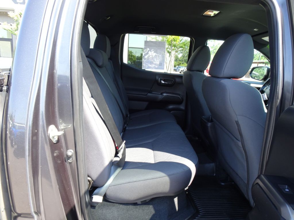 2019 Toyota Tacoma Image 17