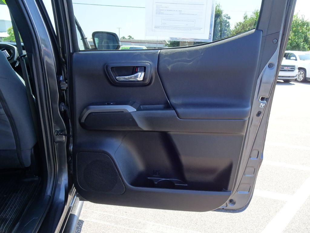 2019 Toyota Tacoma Image 18