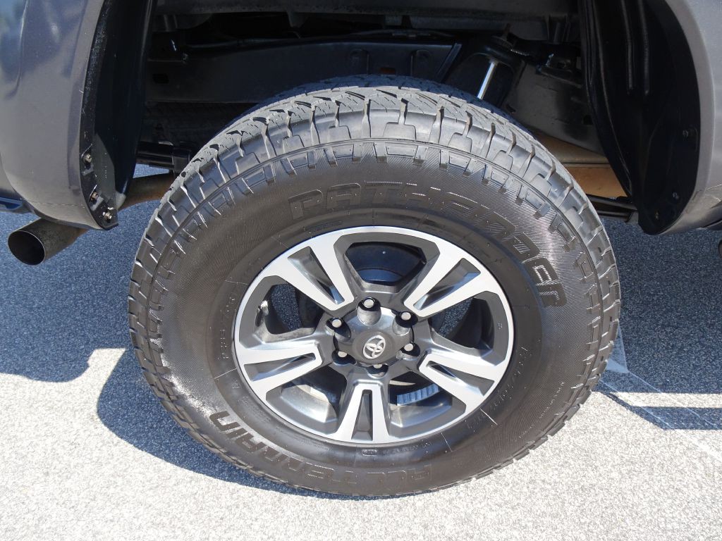 2019 Toyota Tacoma Image 32
