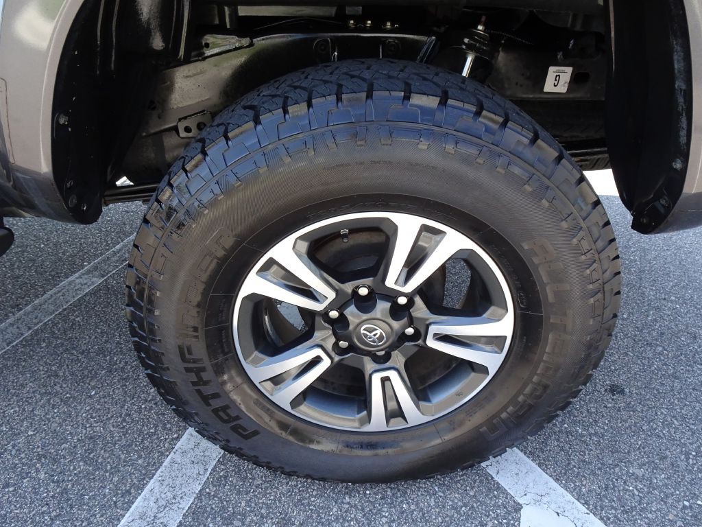 2019 Toyota Tacoma Image 34