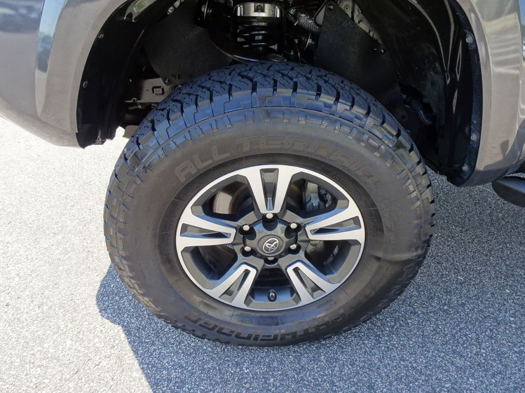2019 Toyota Tacoma Image 36