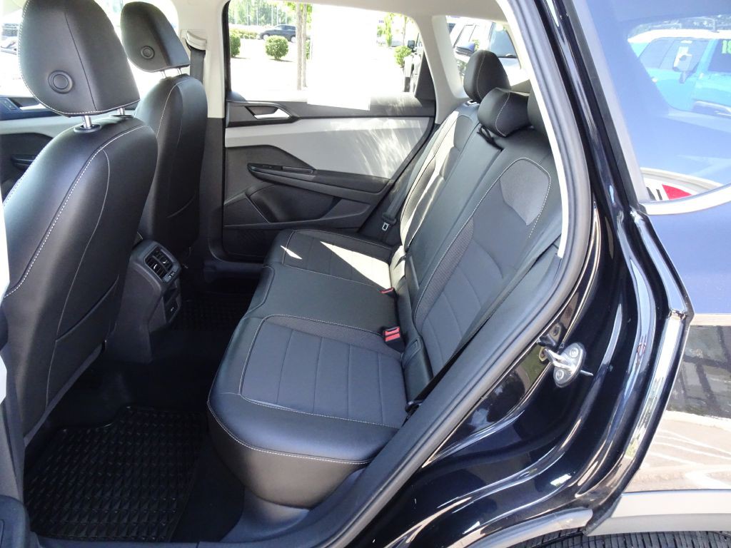 2022 Volkswagen Taos Image 13