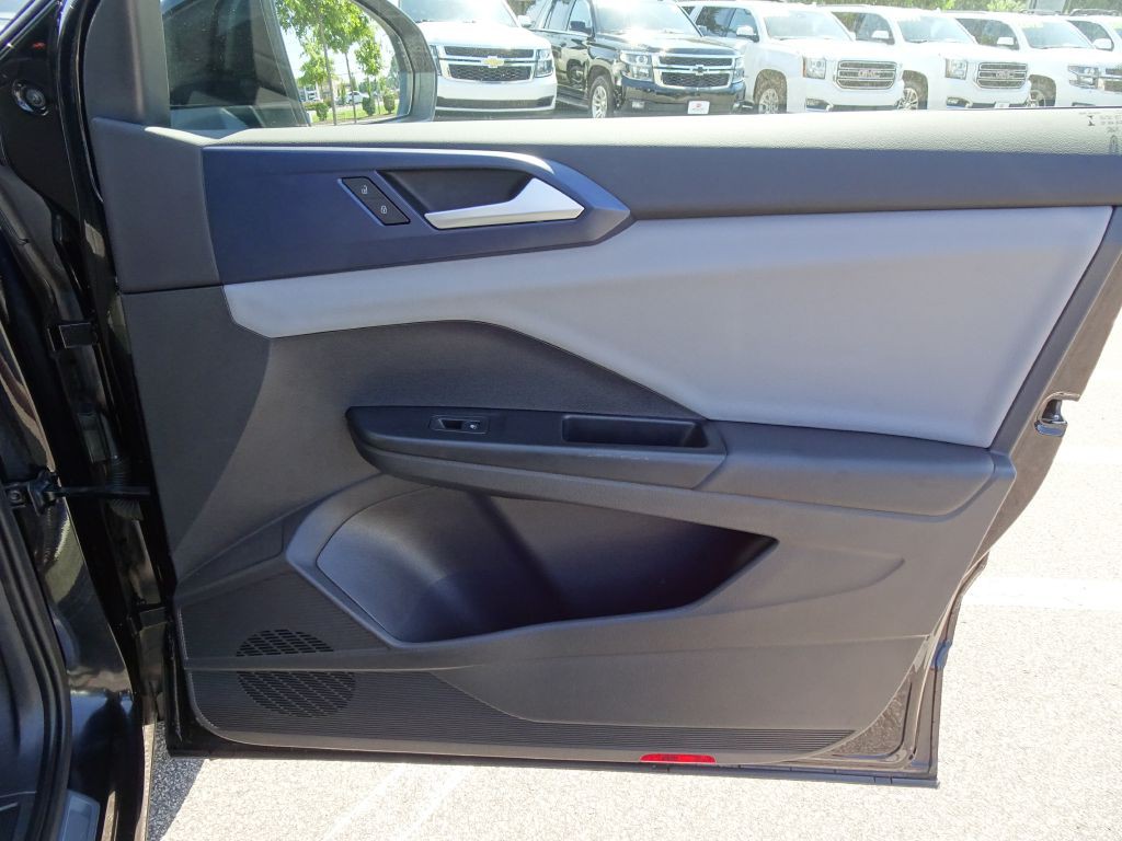 2022 Volkswagen Taos Image 16