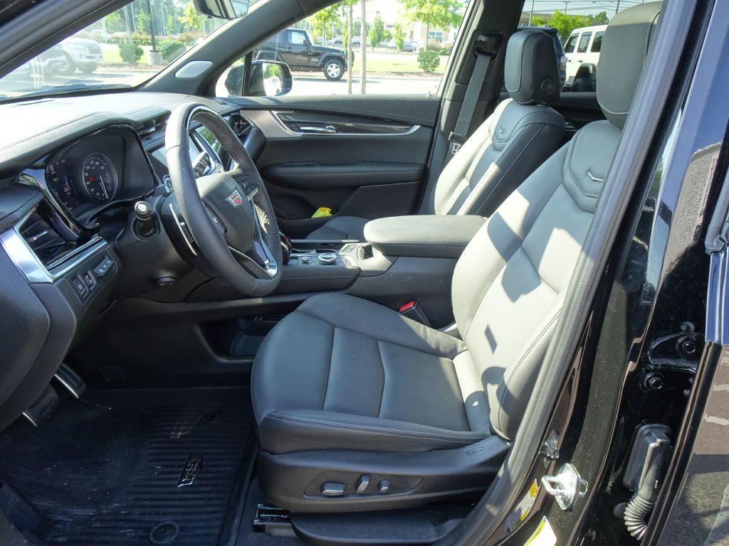 2025 Cadillac XT6 Image 9