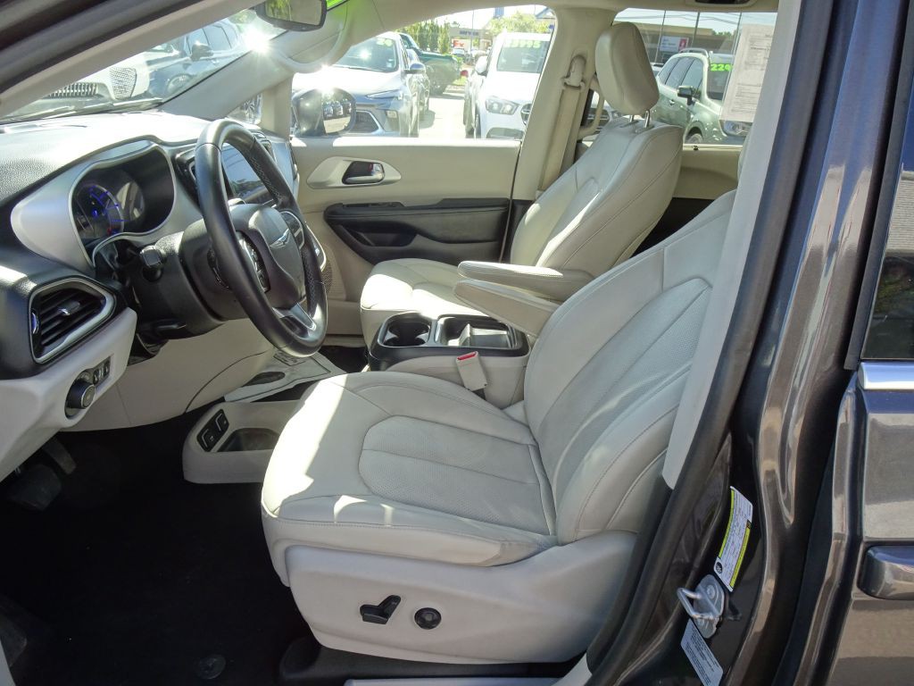 2017 Chrysler Pacifica Image 9
