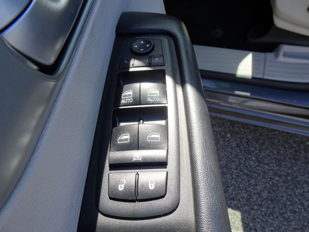 2017 Chrysler Pacifica Image 12