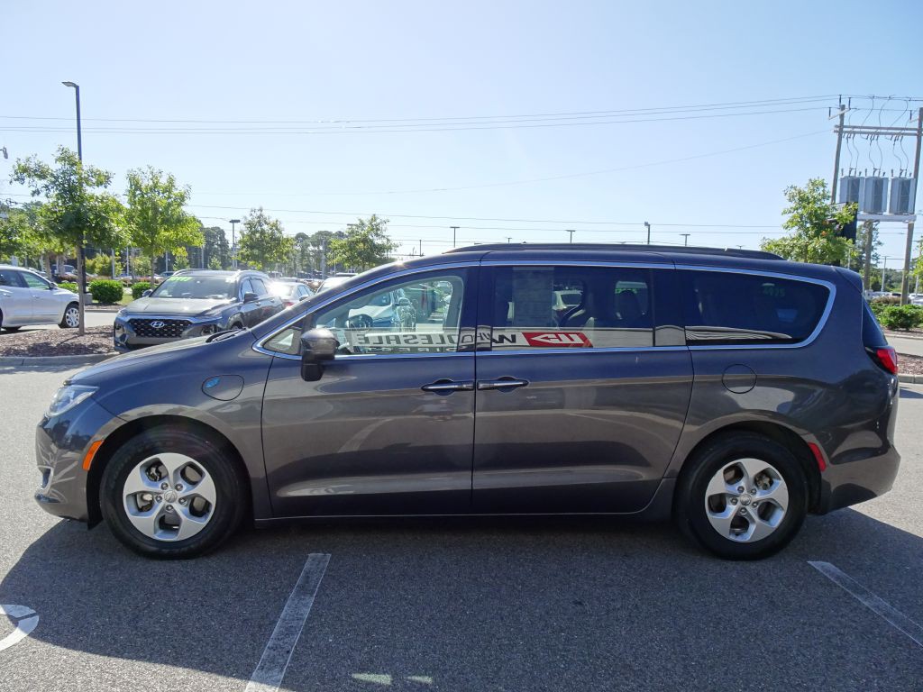 2017 Chrysler Pacifica Image 6