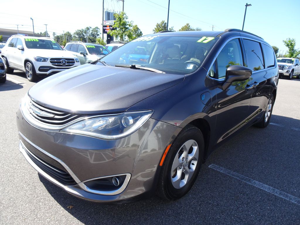 2017 Chrysler Pacifica Image 7
